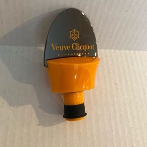 One Veuve Clicquot Champagne Bottle Sparkling Stopper Closure Recorker